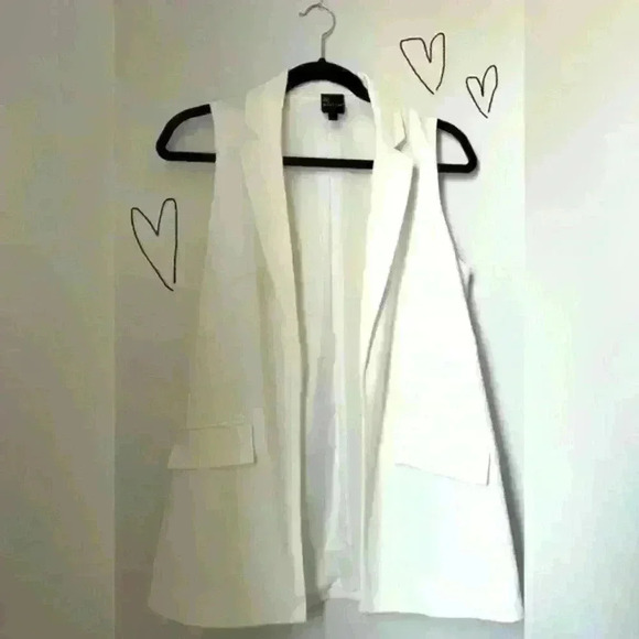 Jackets & Blazers - Rock &‎  Shine sleeveless white blazer size S